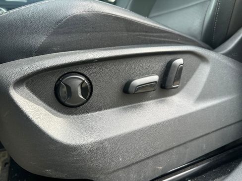 Used 2019 Volkswagen Tiguan SE w/ Panoramic Sunroof Package FWD image 9