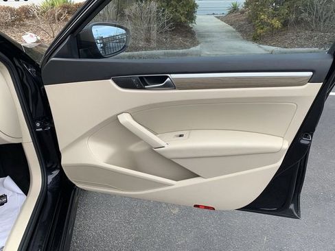 Used 2018 Volkswagen Passat 2.0T SE image 13