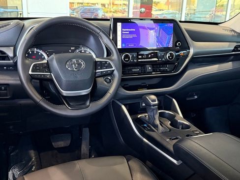 Certified 2025 Toyota Highlander XLE image 34