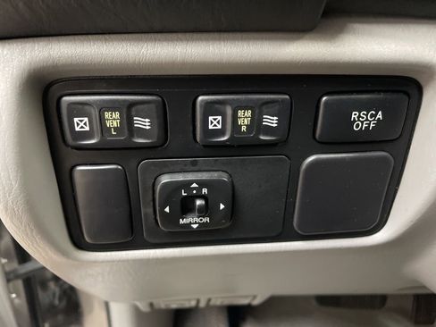 Used 2003 Toyota Land Cruiser image 21