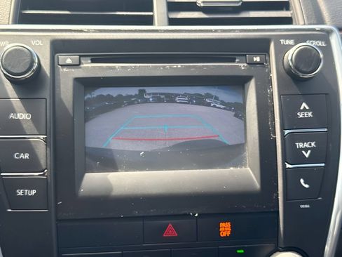 Used 2015 Toyota Camry SE FWD image 10