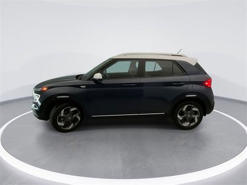 Used 2024 Hyundai Venue Limited image 9