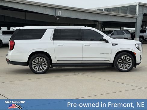 Used 2023 GMC Yukon XL Denali Ultimate AWD/4WD image 3