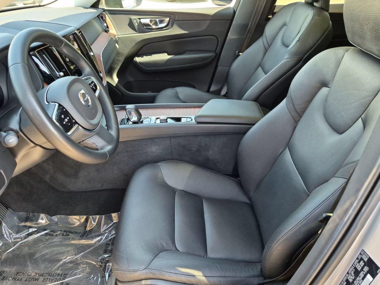 Certified 2024 Volvo XC60 B5 Plus AWD/4WD image 21