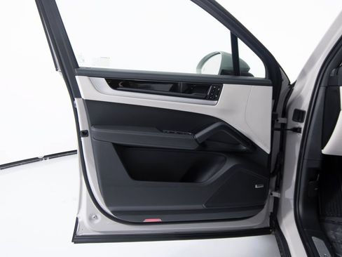 Certified 2026 Porsche Cayenne E-Hybrid AWD/4WD image 59