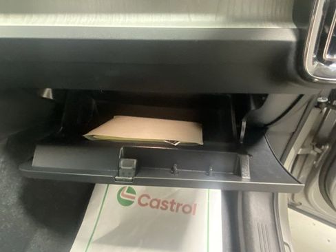 Certified 2025 Volvo XC40 B5 Plus image 29