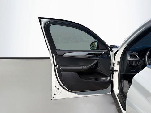 Certified 2025 BMW X4 xDrive30i w/ Premium Package image 23