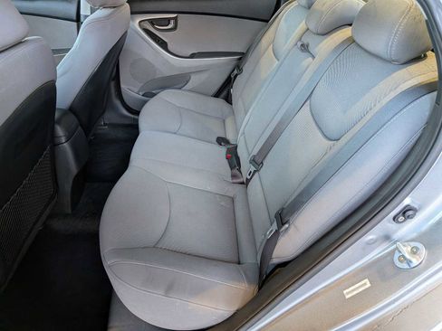 Used 2015 Hyundai Elantra SE image 17