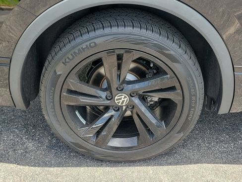 Used 2024 Volkswagen Tiguan SE R-Line FWD image 7