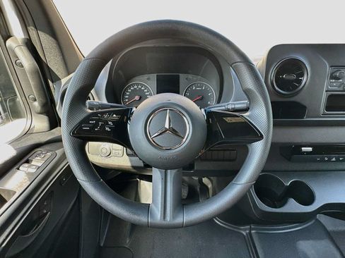 Used 2025 Mercedes-Benz Sprinter 2500 image 11