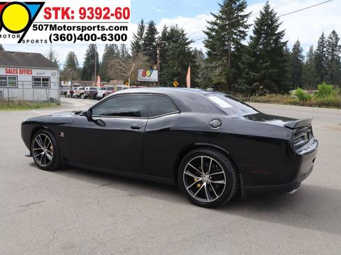 Used 2015 Dodge Challenger R/T Scat Pack w/ Leather Interior Group RWD image 5
