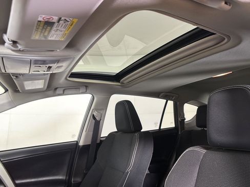 Used 2018 Toyota RAV4 XLE AWD/4WD image 38