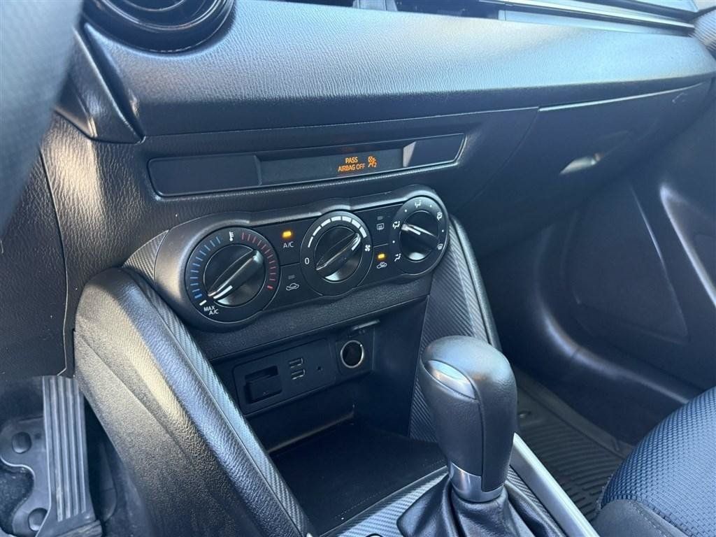 Used 2019 Toyota Yaris L FWD image 22