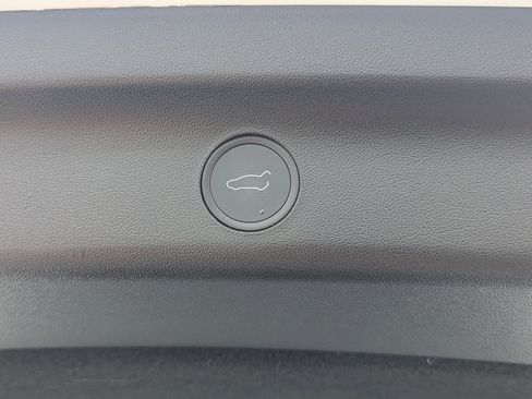 Used 2021 Tesla Model Y Long Range image 16