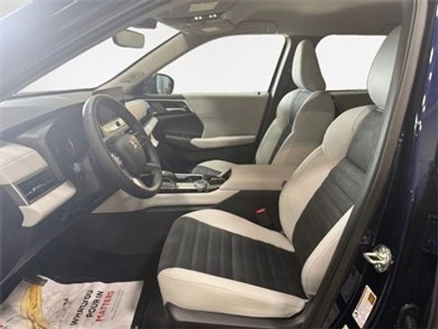 New 2025 Mitsubishi Outlander SE image 12