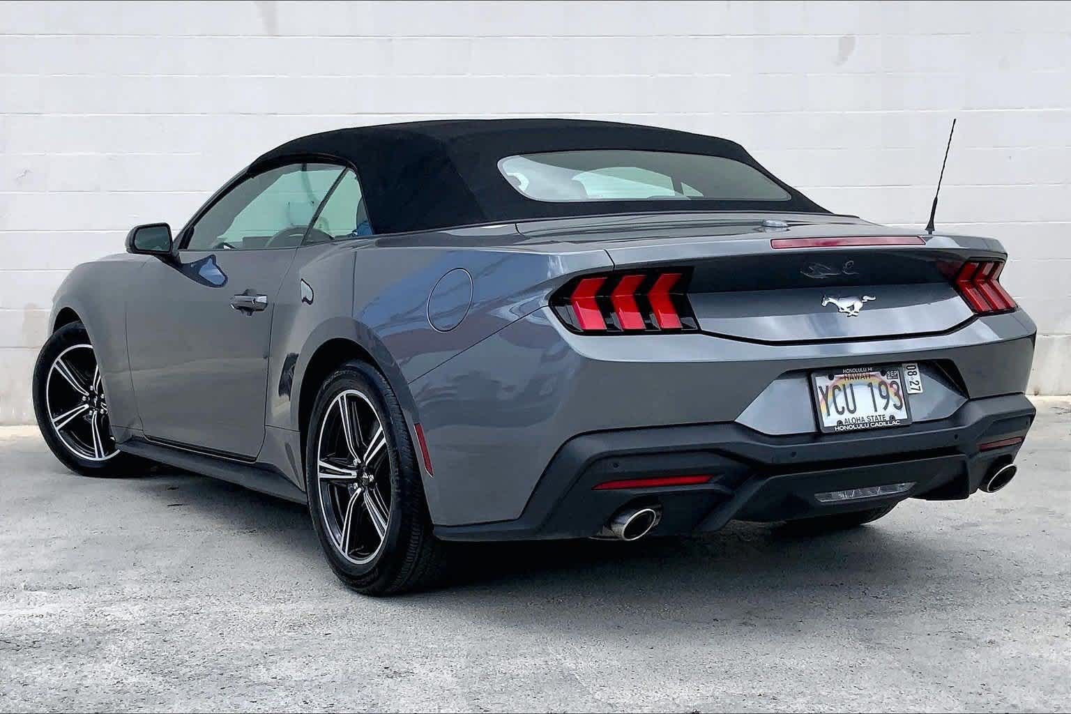 Used 2025 Ford Mustang Convertible RWD image 4