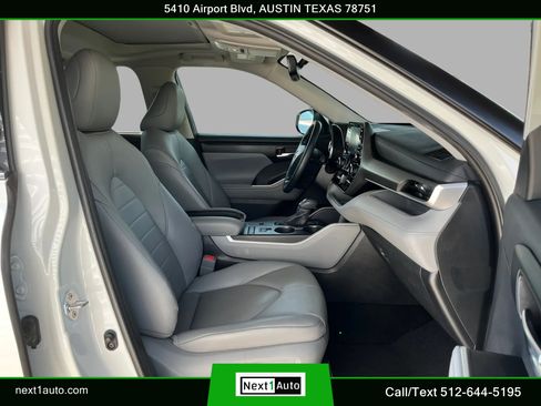 Used 2020 Toyota Highlander XLE FWD image 28