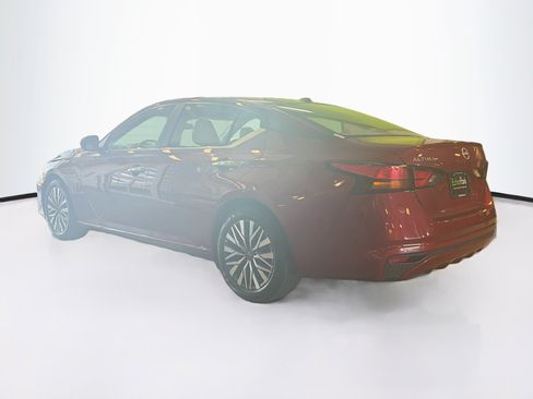 Used 2025 Nissan Altima 2.5 SV FWD image 5