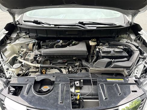 Used 2018 Nissan Rogue SV image 29