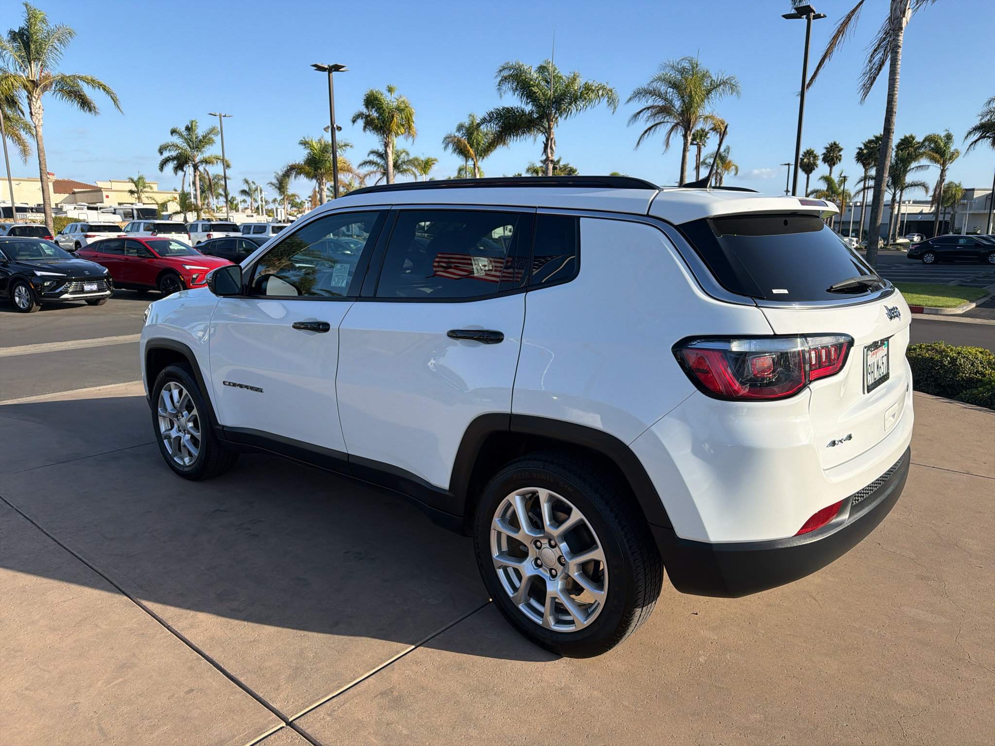 Used 2023 Jeep Compass Latitude AWD/4WD image 7