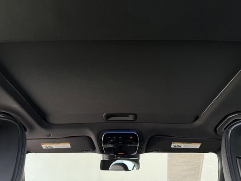 Used 2024 Mercedes-Benz C 300 Sedan image 4