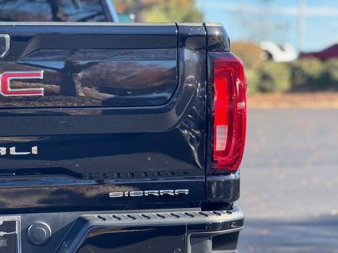Used 2022 GMC Sierra 2500 Denali w/ Denali Black Diamond Edition image 10