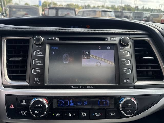 Used 2018 Toyota Highlander Limited Platinum AWD/4WD image 18
