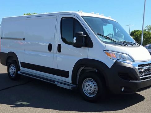 Used 2025 RAM ProMaster 2500 w/ U-Haul Equipment Group FWD image 2