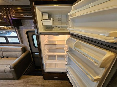 Used 2019 Ford F550 2WD Regular Cab Super Duty w/ XLT Value Package image 25