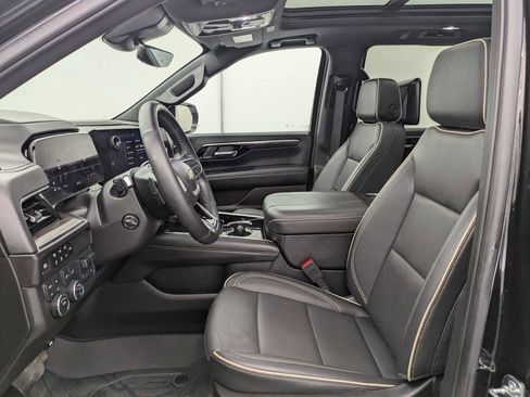 Used 2025 Chevrolet Tahoe Premier image 17