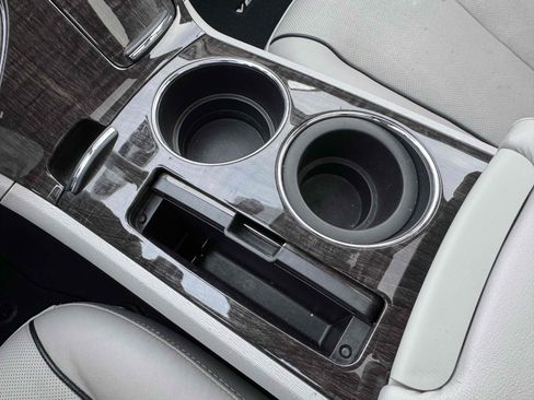 Used 2015 Toyota Venza XLE w/ XLE Premium Package image 29