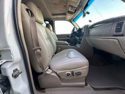 Used 2005 Chevrolet Avalanche Z66 w/ Sun And Sound Package image 16