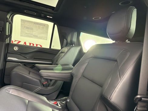 New 2025 Lincoln Navigator L Reserve w/ Jet Appearance Package image 17