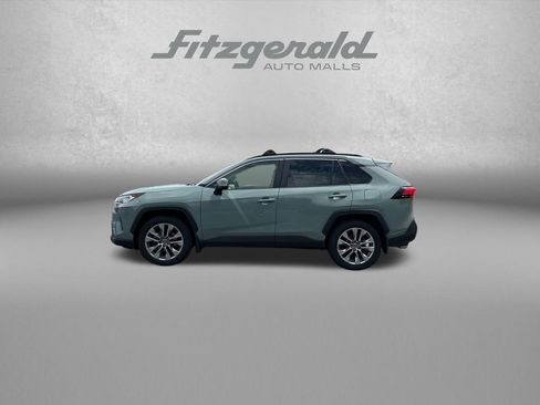 Used 2019 Toyota RAV4 XLE Premium w/ Cold Weather Package AWD/4WD image 4