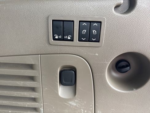 Used 2018 Chevrolet Suburban LT image 29