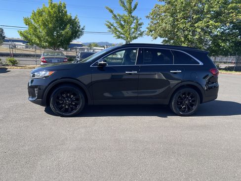 Used 2020 Kia Sorento S FWD image 2