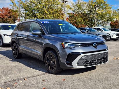 Certified 2025 Volkswagen Taos SE w/ Black Wheel Package