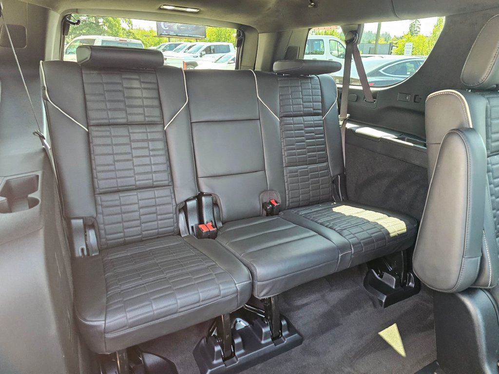 Used 2025 Cadillac Escalade ESV Sport Platinum w/ LPO, ONYX Package AWD/4WD image 13