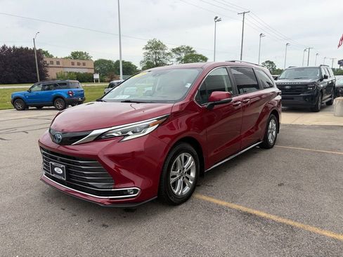 Used 2022 Toyota Sienna Platinum AWD/4WD image 33