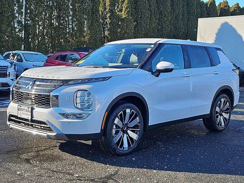 New 2026 Mitsubishi Outlander SE image 2