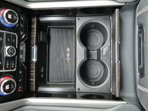 Used 2022 GMC Yukon Denali w/ Denali Premium Package image 26