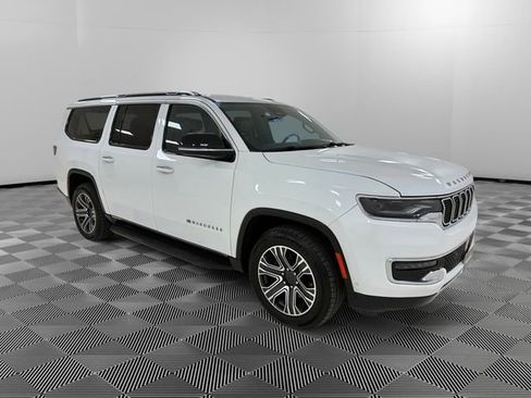 Used 2024 Jeep Wagoneer L Series II w/ Flexible Seating Group AWD/4WD image 7