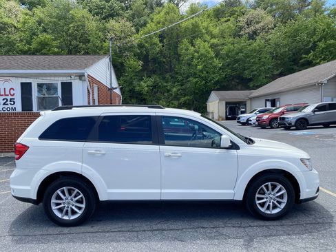 Used 2019 Dodge Journey SE FWD image 5