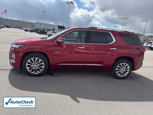 Used 2023 Chevrolet Traverse Premier image 2