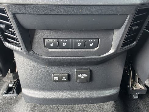 Used 2022 Toyota Tundra Platinum image 17