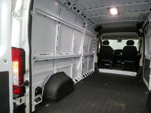 Used 2021 RAM ProMaster 2500 w/ Convenience Group image 13