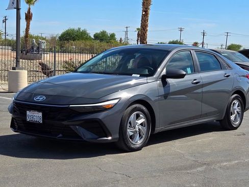 Used 2026 Hyundai Elantra SE FWD image 19