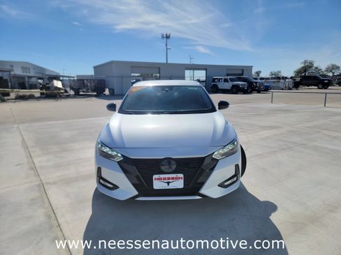 Used 2021 Nissan Sentra SR image 2