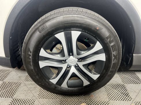 Used 2018 Toyota RAV4 LE FWD image 13
