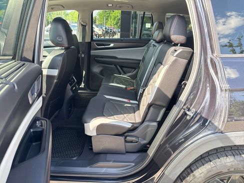 Used 2025 Volkswagen Atlas Peak Edition SE AWD/4WD image 30